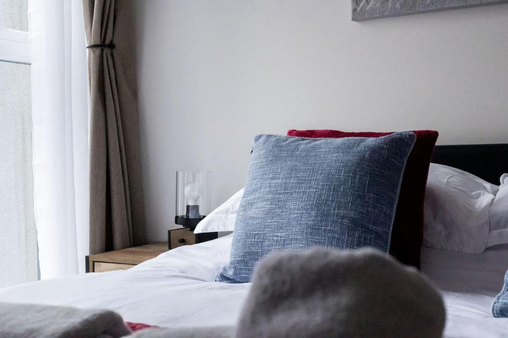 Stylish Town Centre Apartment, W Parking, Nr Beach Bournemouth Exteriör bild