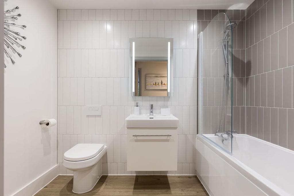 Stylish Town Centre Apartment, W Parking, Nr Beach Bournemouth Exteriör bild