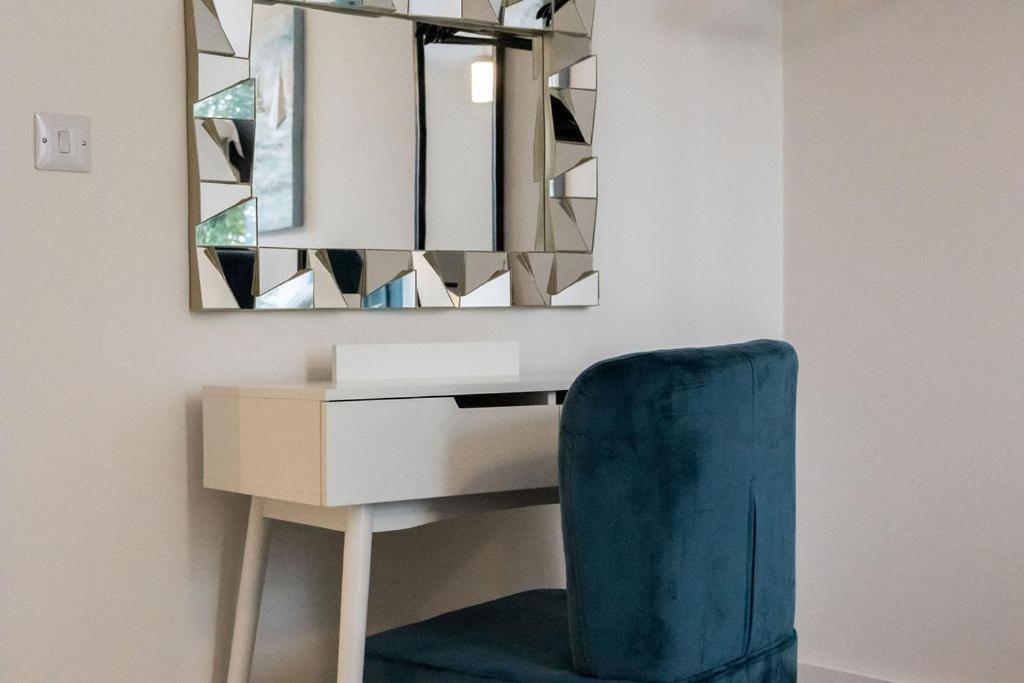 Stylish Town Centre Apartment, W Parking, Nr Beach Bournemouth Exteriör bild